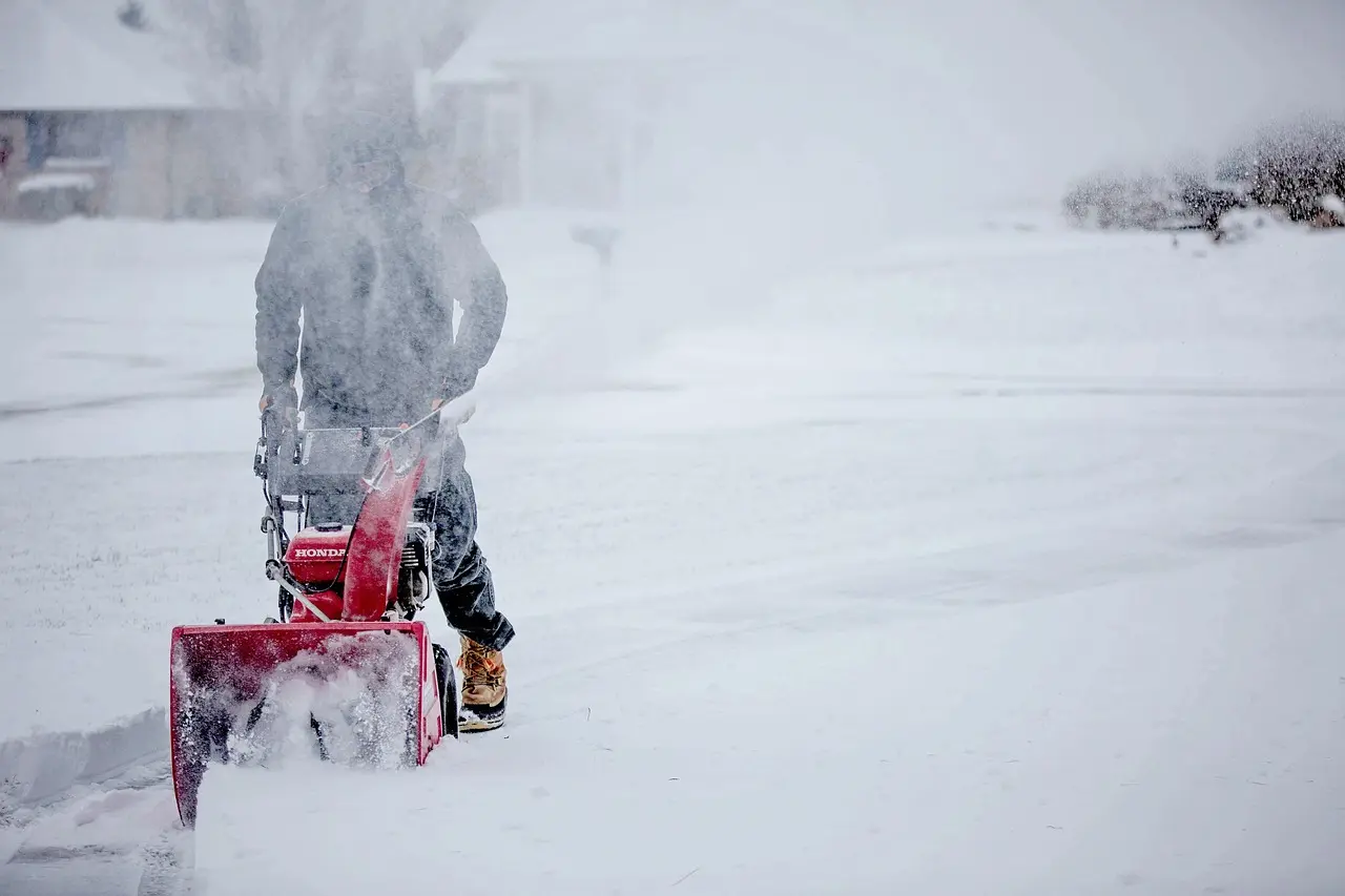 Northeast Hit by Powerful Nor’easter; Flights Canceled, Power Outages Widespread