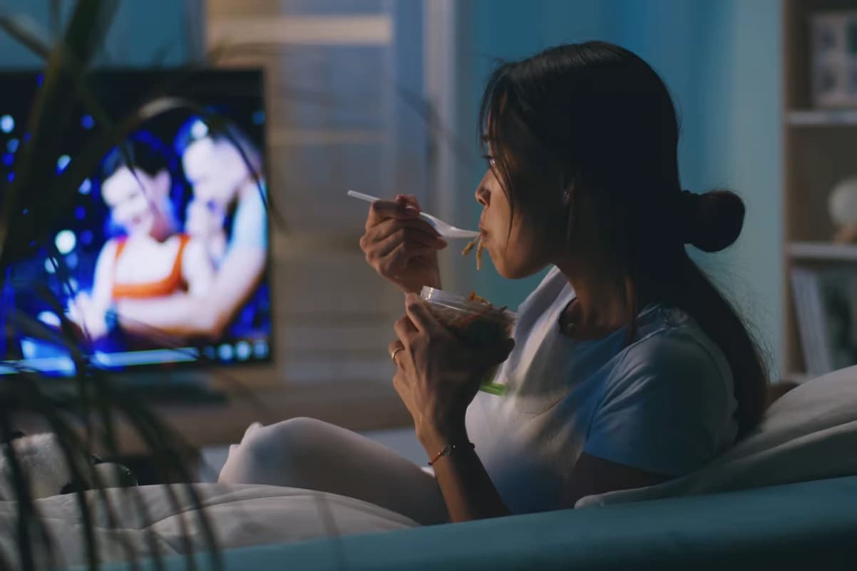 Study Suggests Stress and Late-Night Eating Together May Harm Gut Health