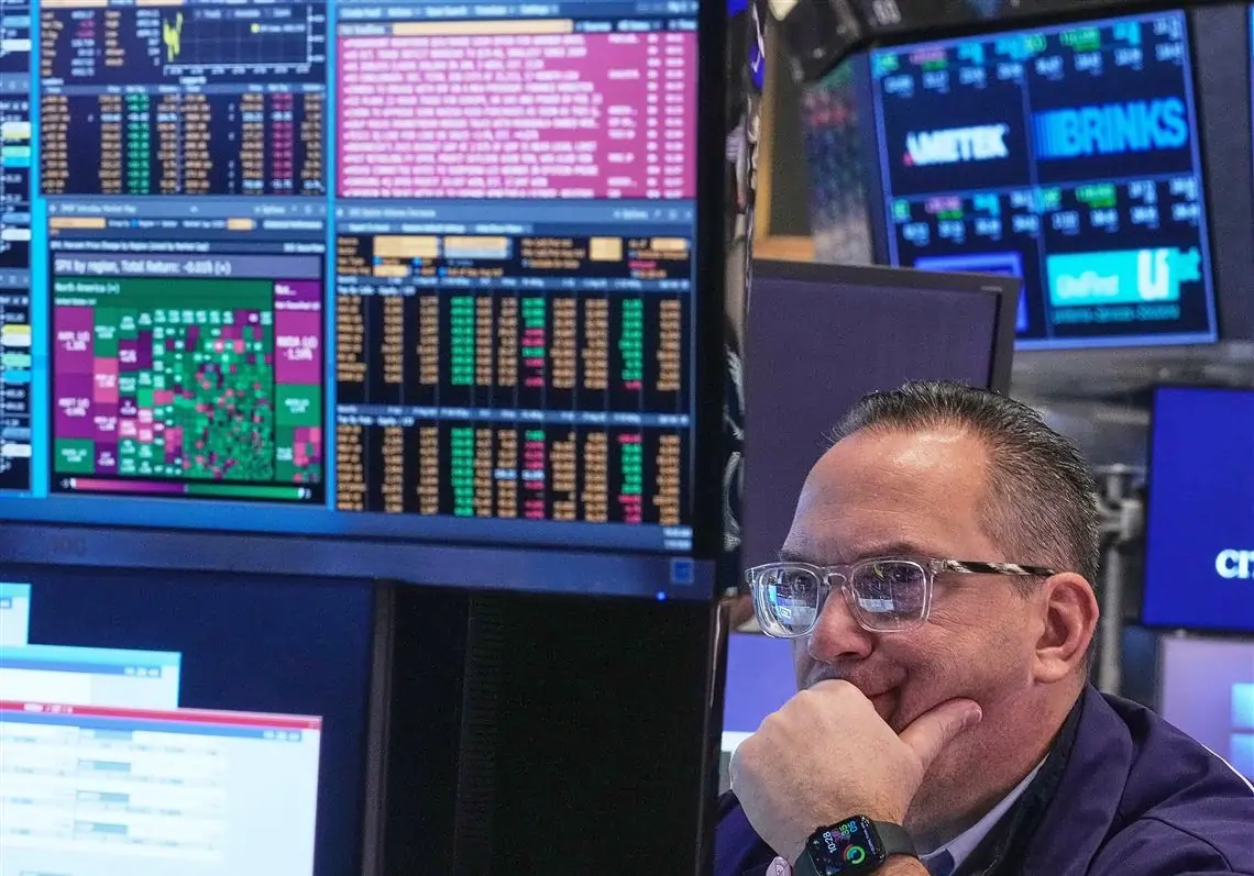 Wall Street Approaches Record Highs Amid Mixed U.S. Job Data