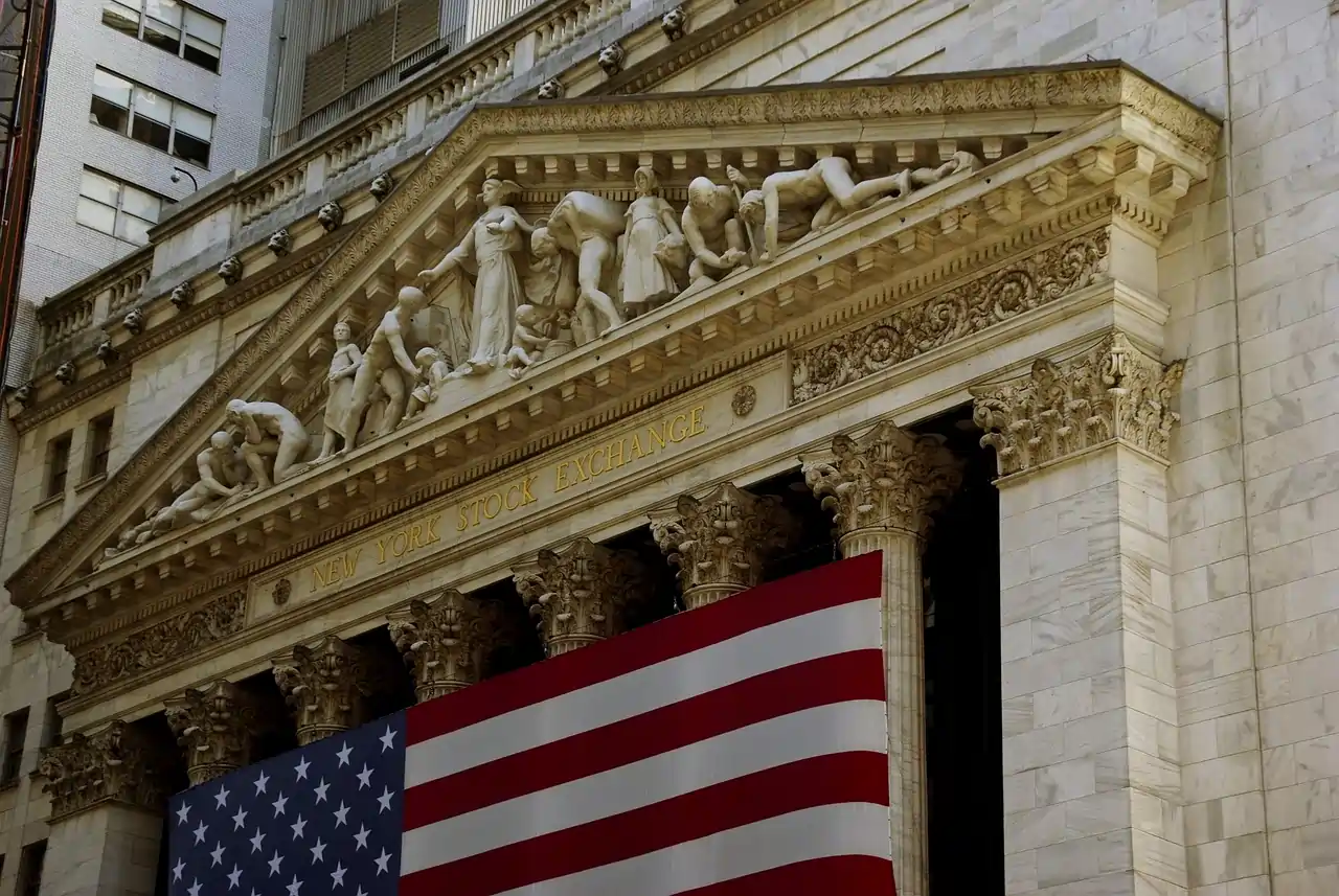 Wall Street Hits Record Highs as Big Tech and AI Stocks Surge