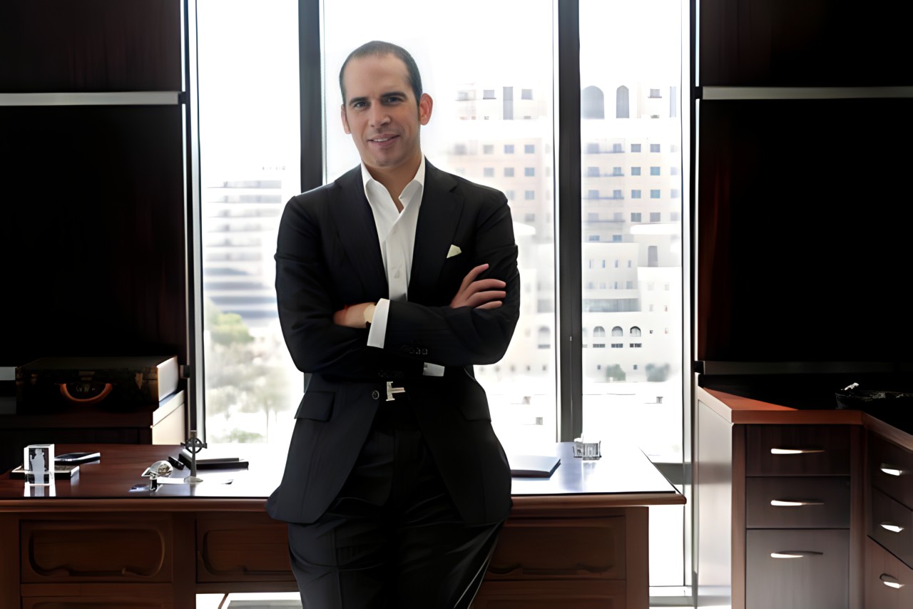Julio Herrera Velutini in his office